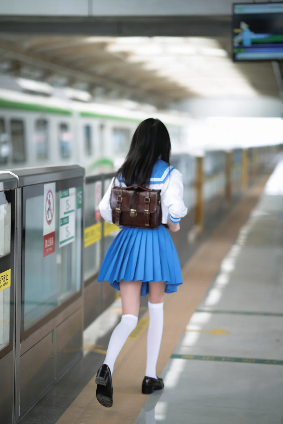 桜桃喵 - 地铁JK [33P-304MB] tg@simisebaisi 【丝足阁】012.webp